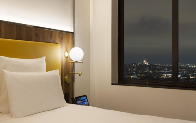 Digitale Gästemappe von betterspace im Hotelzimmer im Pullman Paris